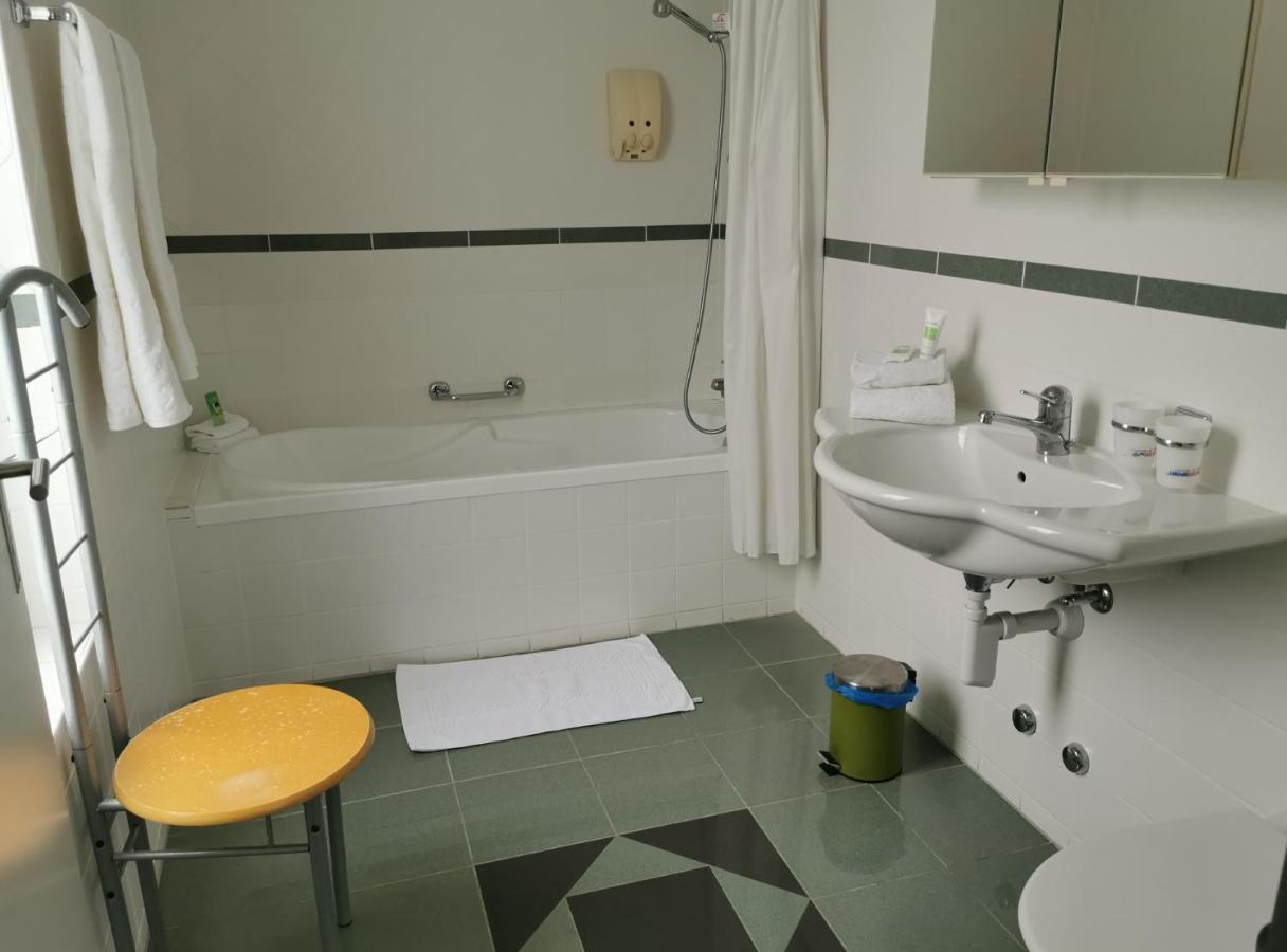 Binario 3 Hotel Fehraltorf Kültér fotó